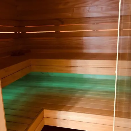 With Sauna Over Two Floors * كلابيدا