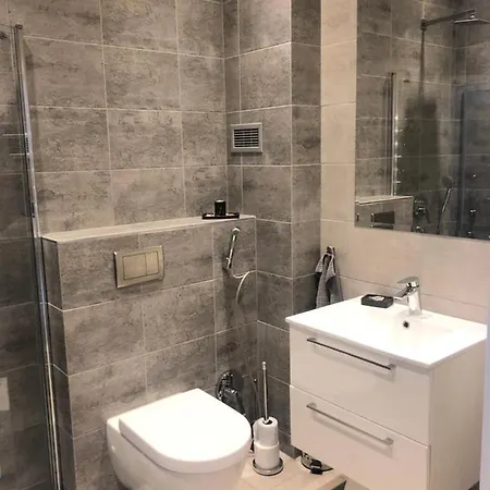 With Sauna Over Two Floors * كلابيدا